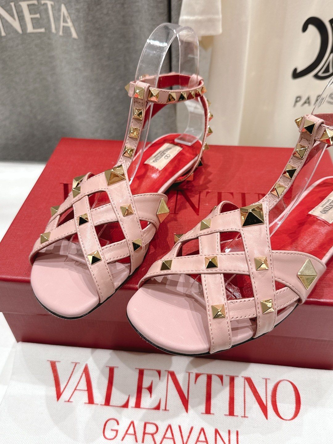 高版本出厂 ～New～顶级制作·Valentino·华伦天奴〰️2026ss官方最新玛丽珍平底鞋单鞋凉鞋