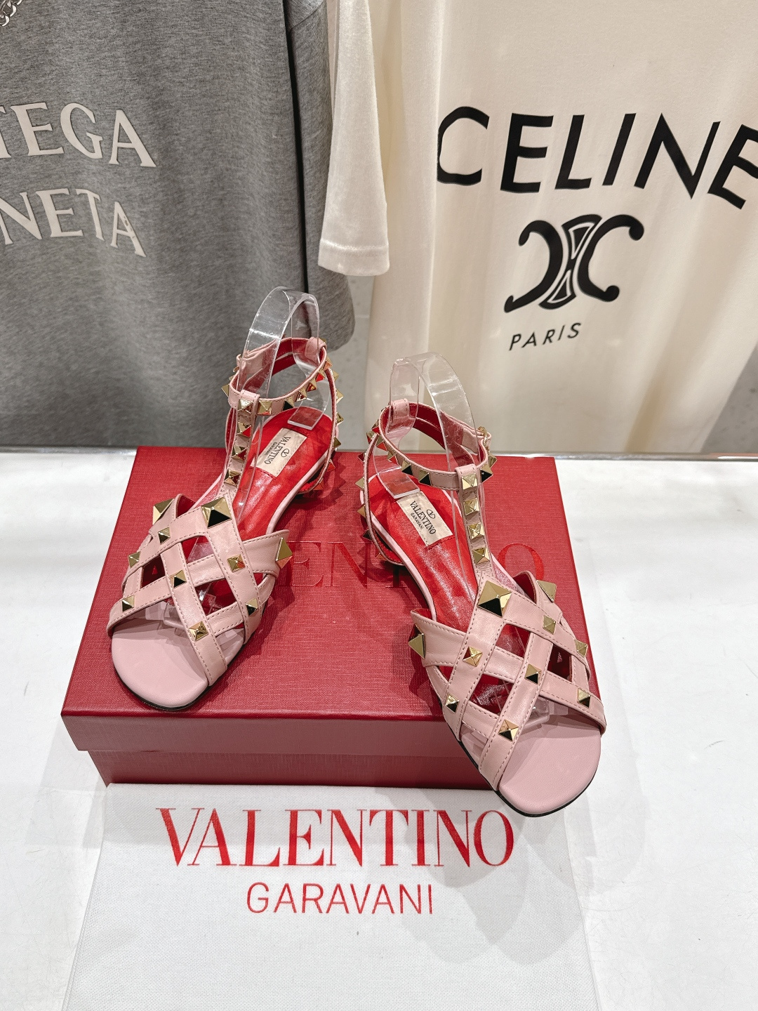 高版本出厂 ～New～顶级制作·Valentino·华伦天奴〰️2026ss官方最新玛丽珍平底鞋单鞋凉鞋