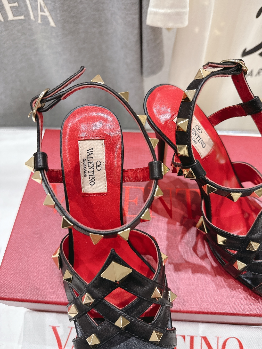 高版本出厂 ～New～顶级制作·Valentino*·华伦天奴〰️2026ss官方同步春夏走秀新款高跟鞋