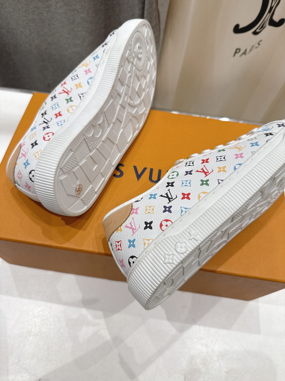 高版本出厂 LOUIS VUITTON～LV路易威登F057 L家驴牌最新款走秀款系列运动休闲鞋原版购入