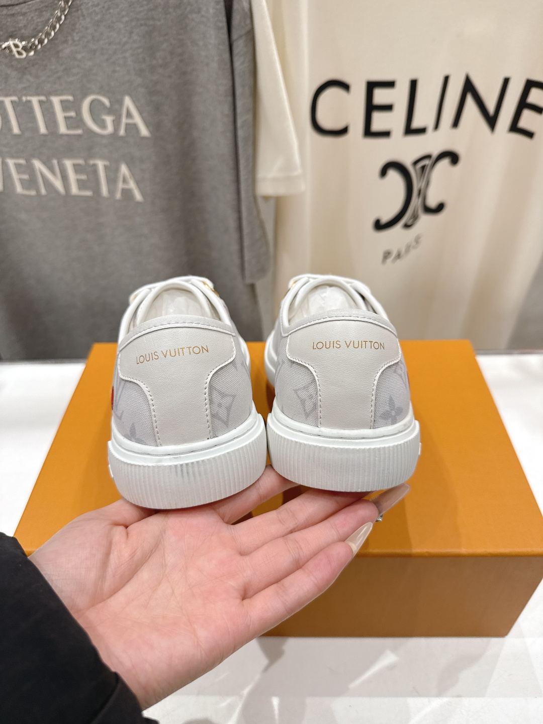 高版本出厂 LOUIS VUITTON～LV路易威登F057 L家驴牌最新款走秀款系列运动休闲鞋原版购入