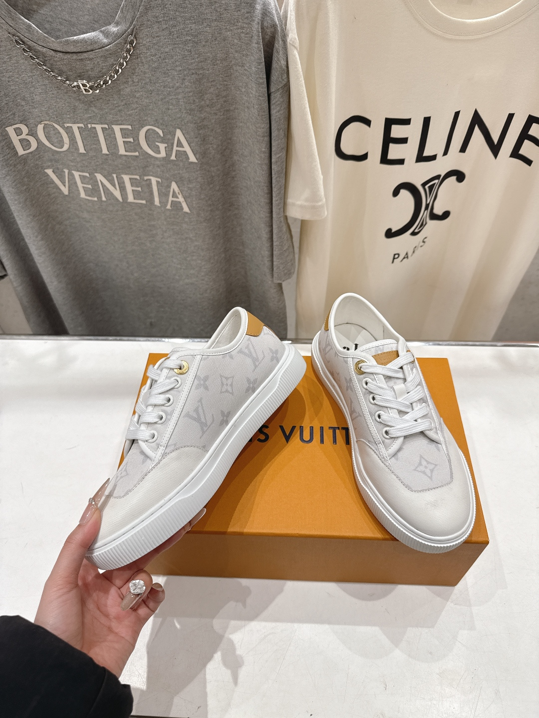 高版本出厂 LOUIS VUITTON～LV路易威登F057 L家驴牌最新款走秀款系列运动休闲鞋原版购入