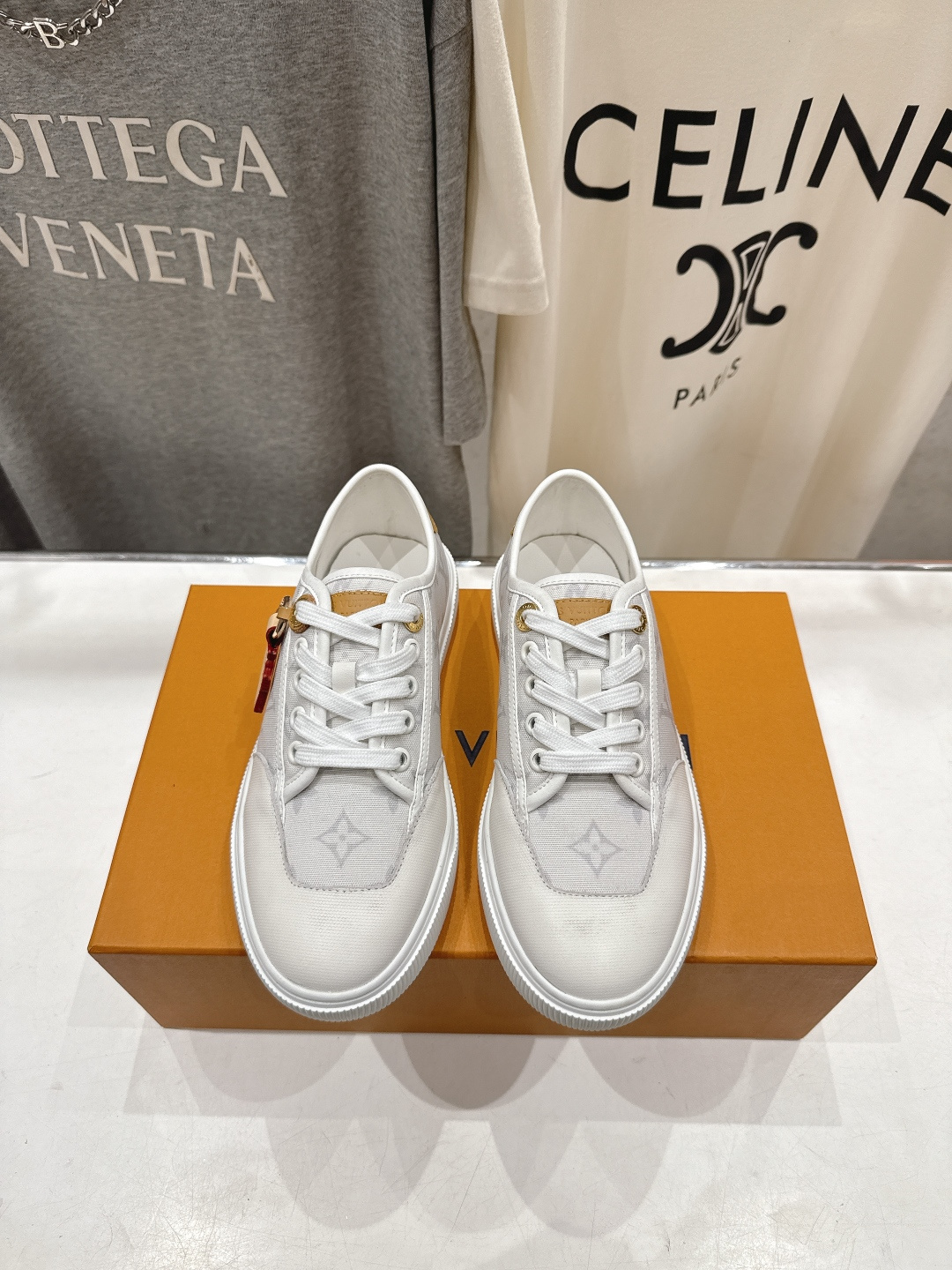 高版本出厂 LOUIS VUITTON～LV路易威登F057 L家驴牌最新款走秀款系列运动休闲鞋原版购入