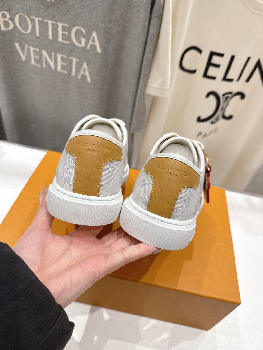 高版本出厂 LOUIS VUITTON～LV路易威登F057 L家驴牌最新款走秀款系列运动休闲鞋原版购入