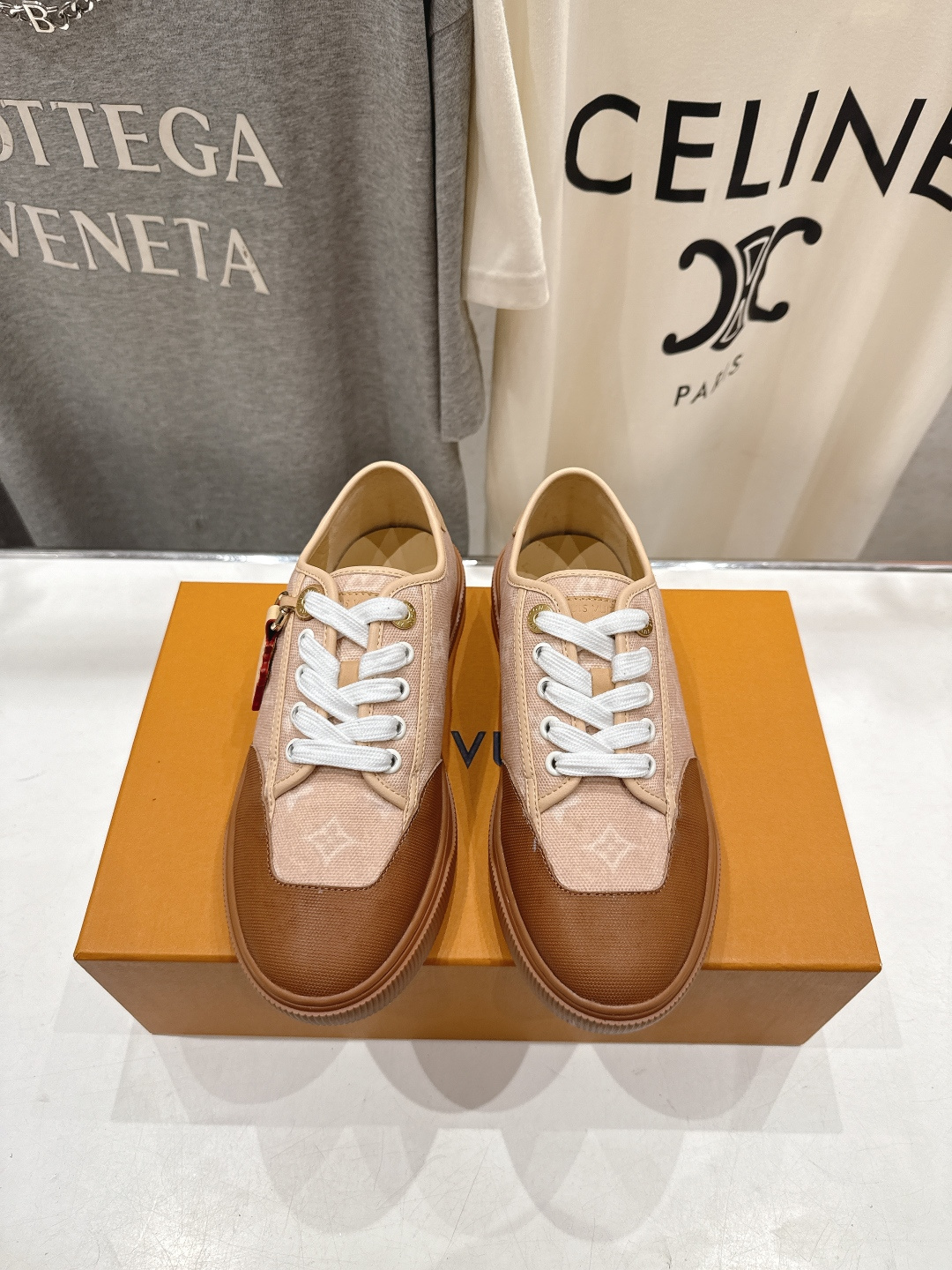 高版本出厂 LOUIS VUITTON～LV路易威登F057 L家驴牌最新款走秀款系列运动休闲鞋原版购入