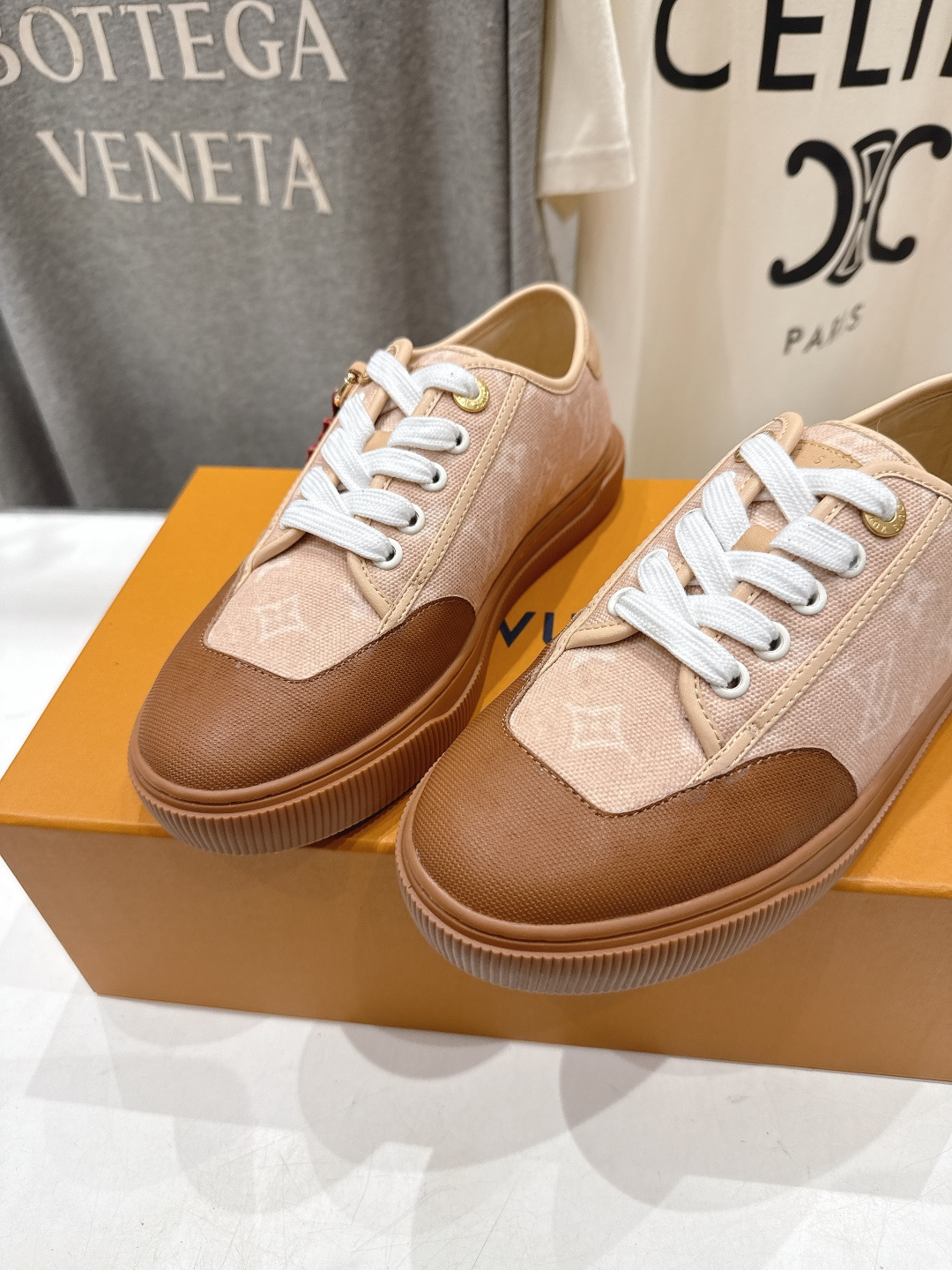 高版本出厂 LOUIS VUITTON～LV路易威登F057 L家驴牌最新款走秀款系列运动休闲鞋原版购入