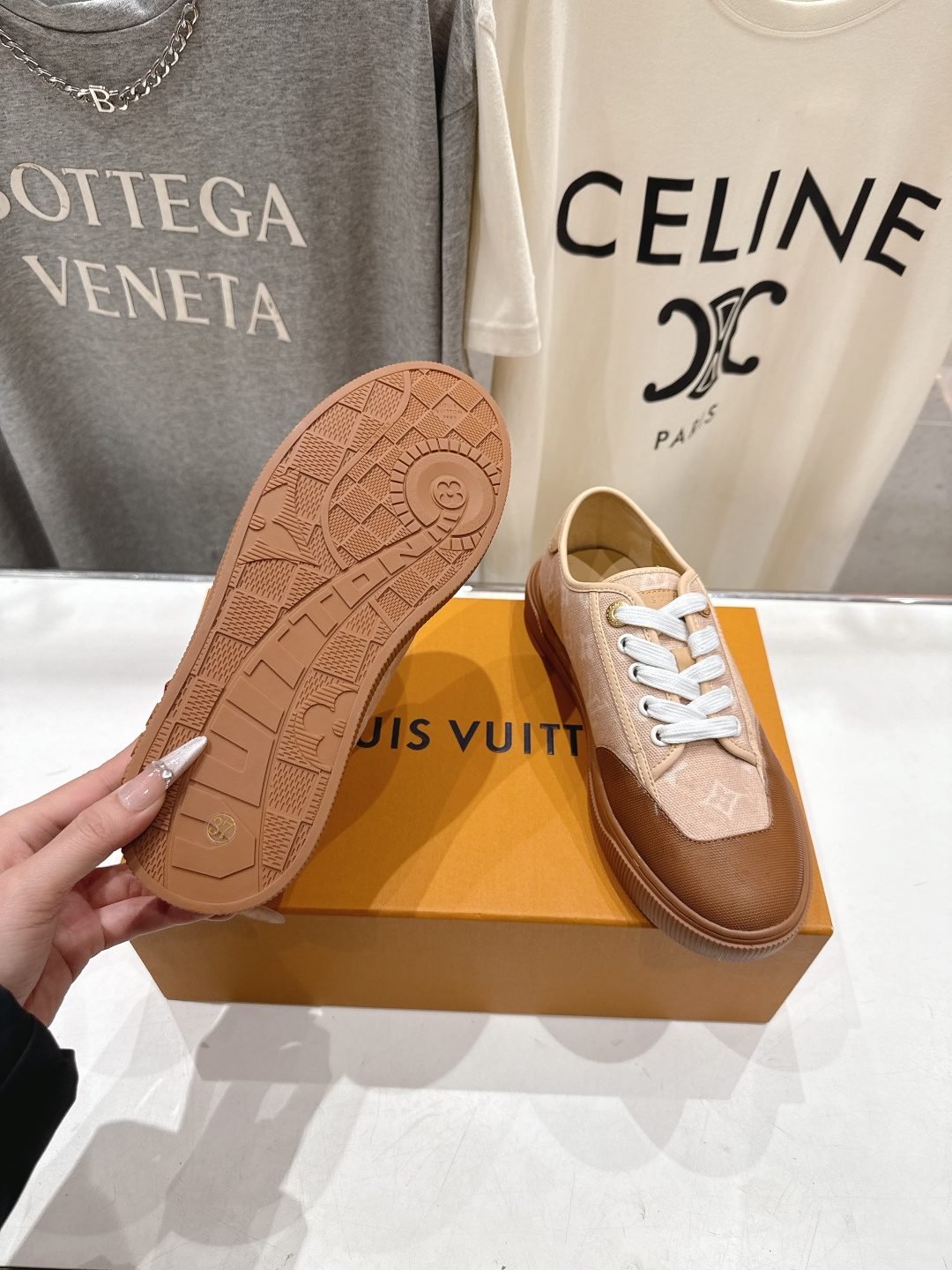 高版本出厂 LOUIS VUITTON～LV路易威登F057 L家驴牌最新款走秀款系列运动休闲鞋原版购入