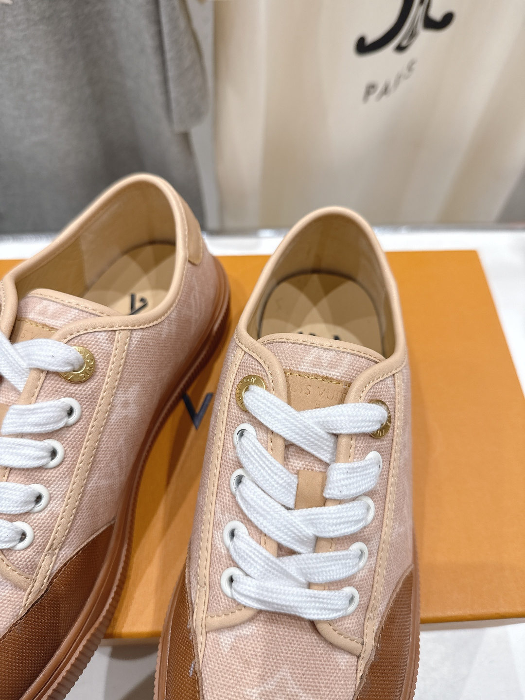高版本出厂 LOUIS VUITTON～LV路易威登F057 L家驴牌最新款走秀款系列运动休闲鞋原版购入