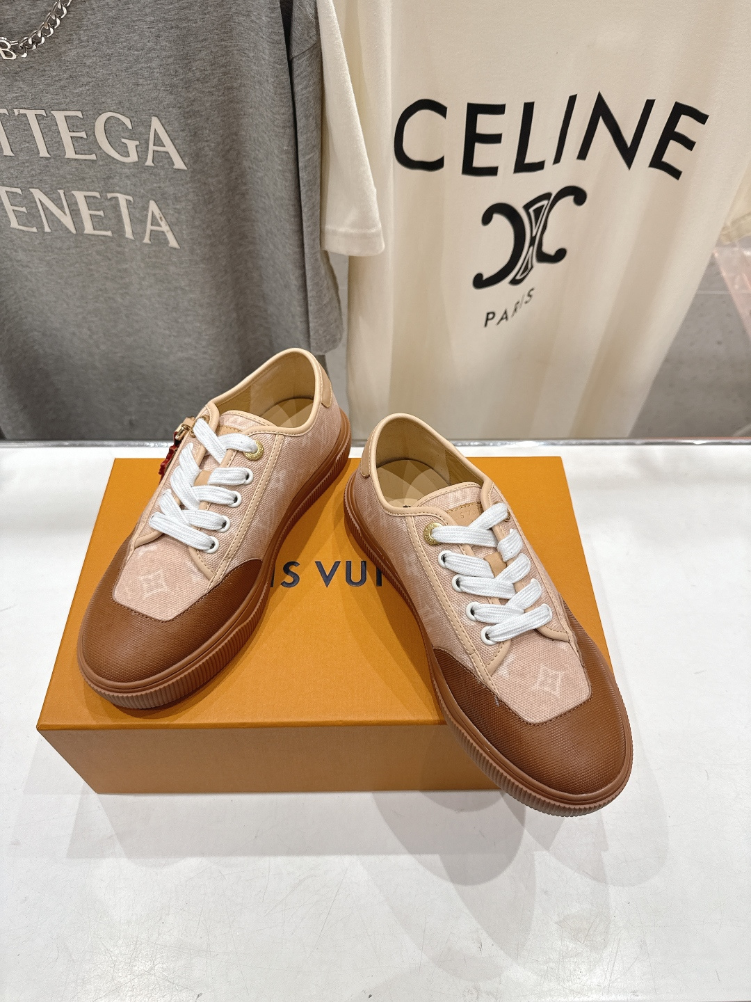 高版本出厂 LOUIS VUITTON～LV路易威登F057 L家驴牌最新款走秀款系列运动休闲鞋原版购入