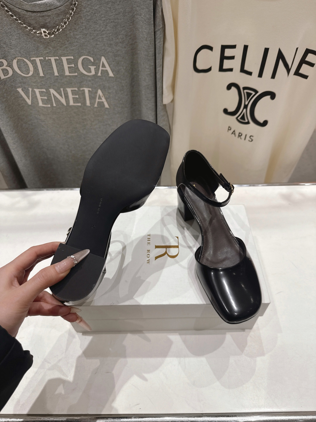 高版本出厂 the row 2026ss春夏爆款玛丽珍高跟鞋凉鞋非常舒服的高跟凉鞋，极简设计理念，版型显