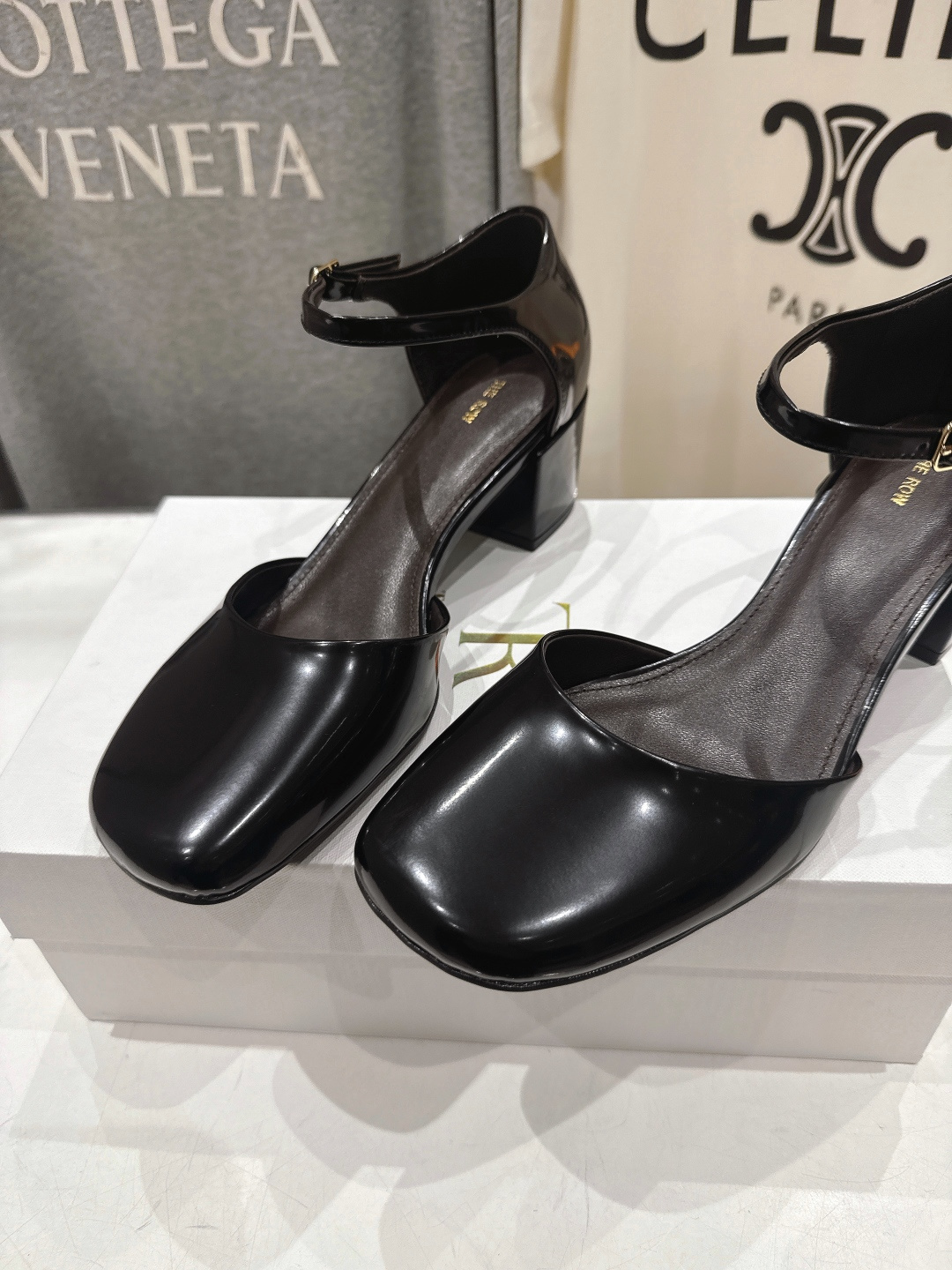 高版本出厂 the row 2026ss春夏爆款玛丽珍高跟鞋凉鞋非常舒服的高跟凉鞋，极简设计理念，版型显