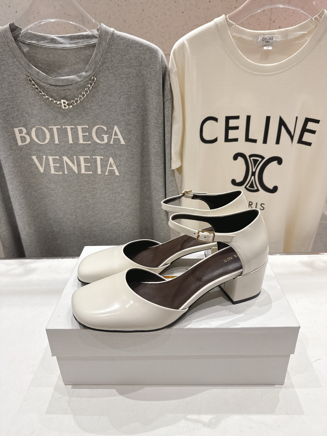 高版本出厂 the row 2026ss春夏爆款玛丽珍高跟鞋凉鞋非常舒服的高跟凉鞋，极简设计理念，版型显