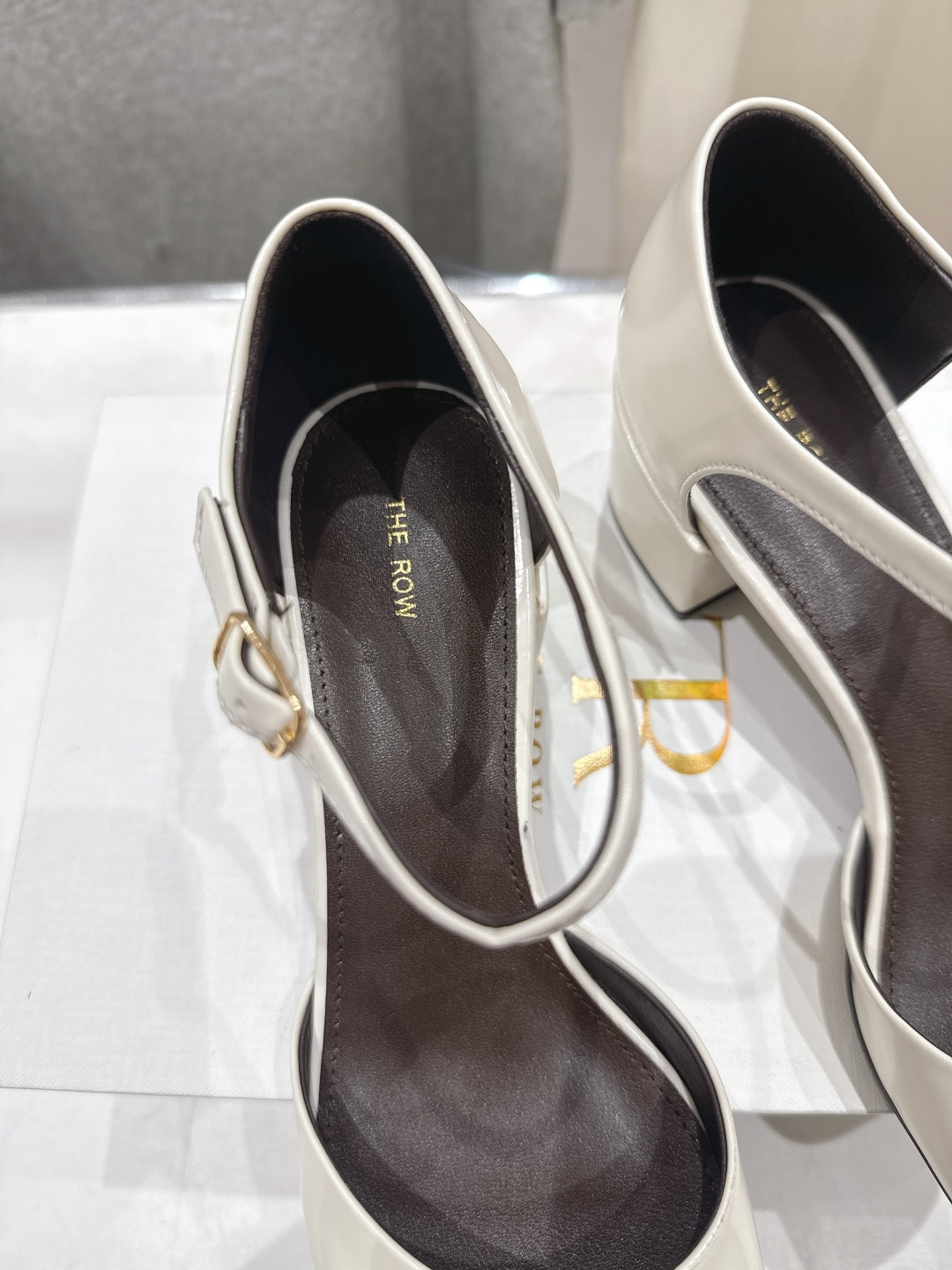 高版本出厂 the row 2026ss春夏爆款玛丽珍高跟鞋凉鞋非常舒服的高跟凉鞋，极简设计理念，版型显