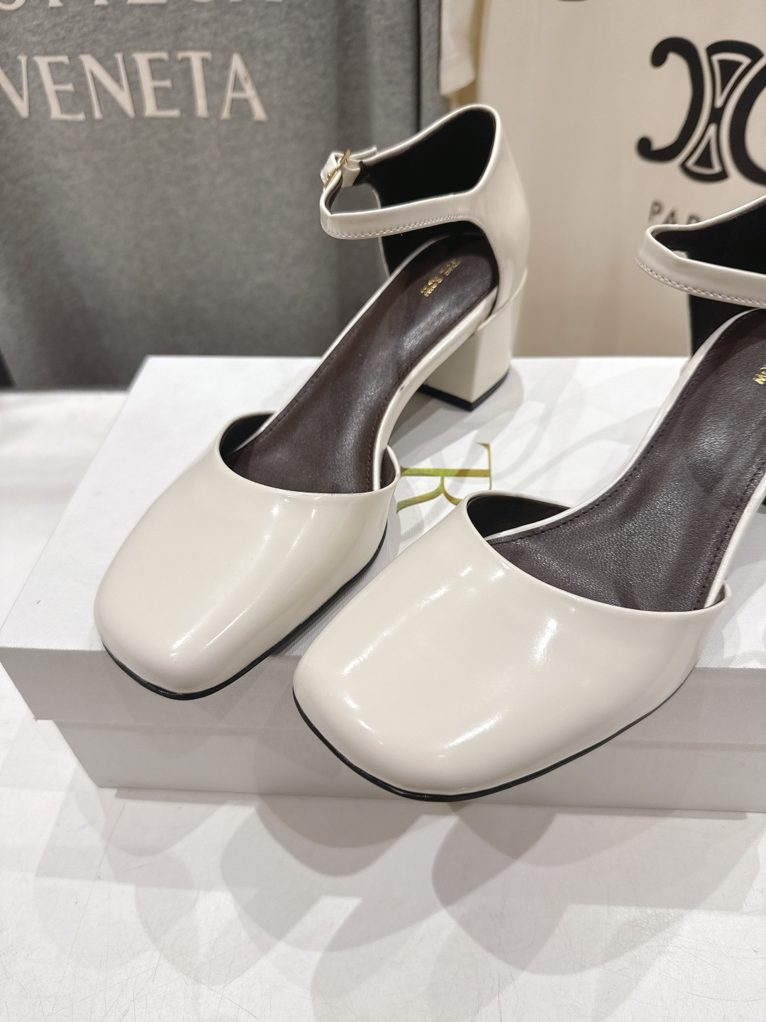 高版本出厂 the row 2026ss春夏爆款玛丽珍高跟鞋凉鞋非常舒服的高跟凉鞋，极简设计理念，版型显