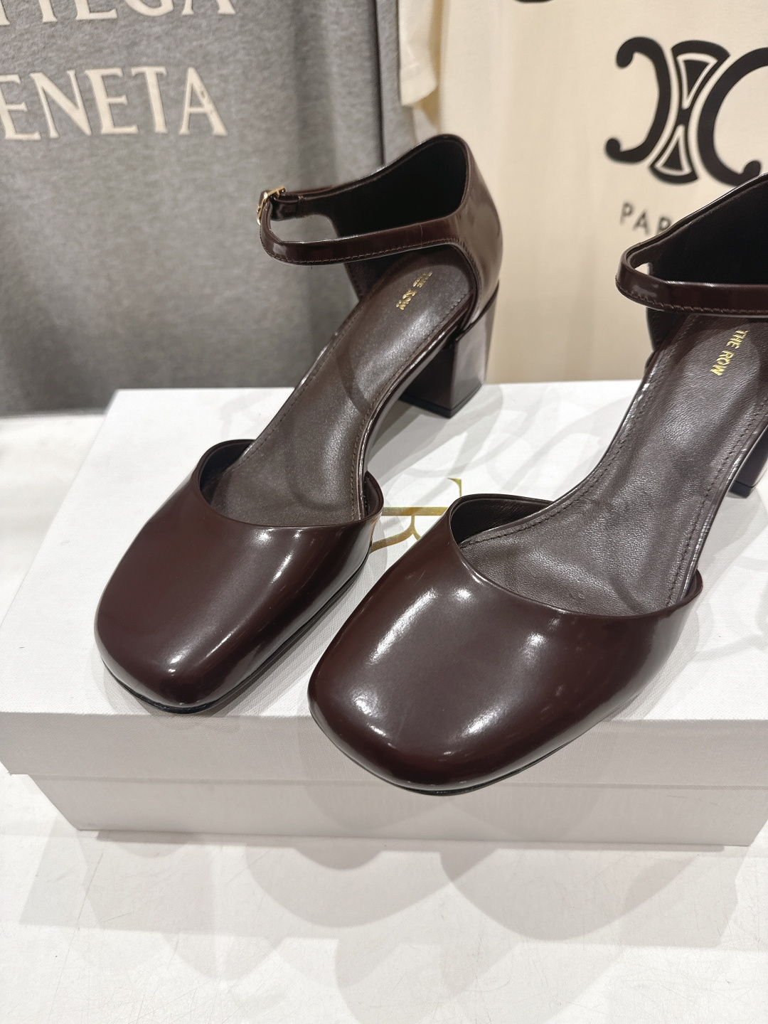 高版本出厂 the row 2026ss春夏爆款玛丽珍高跟鞋凉鞋非常舒服的高跟凉鞋，极简设计理念，版型显