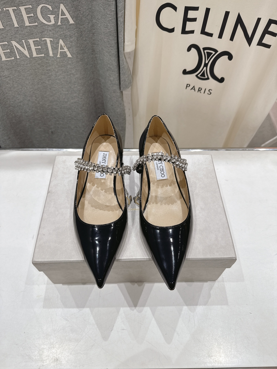 NO:757732,High version JIMMY CHOO*｜JC/Jimmy Zhou 2026ss summer new Mary Jane flat shoes fashion shoes original set last, perfect lines, simple and elegant upper foot, thick heel, comfortable and versatile, can also lengthen the legs, make the legs taller, slimmer and longer, JC is the best at girls, sweet, but also adds seductive sexiness. Fabric imported patent leather, lining imported crystal sheepskin, sole Italian genuine leather outsole, size 35-39 (40  41 42 Custom-made (non-refundable), high heels, jimmy choo, jimmy choo, mary jane, flats, high heels, sheepskin, Leather soles19860909高版本  JIMMY CHOO*｜JC/吉米周2026ss夏季新款玛丽珍平底鞋时装鞋单鞋 原版套楦,完美的线条,简约大气上脚显气质粗跟舒适百搭,还能拉长双腿显高显瘦显腿长,JC最擅长的女生甜美,更是添加了诱惑的性感 面料进口漆皮 内里进口水晶羊皮 鞋底意大利真皮大底 尺码35-39（40 41 42 订做不退换）,高跟鞋单鞋,jimmy choo,jimmy choo,mary jane,flats,high heels,sheepskin,Leather soles,Women's Shoes