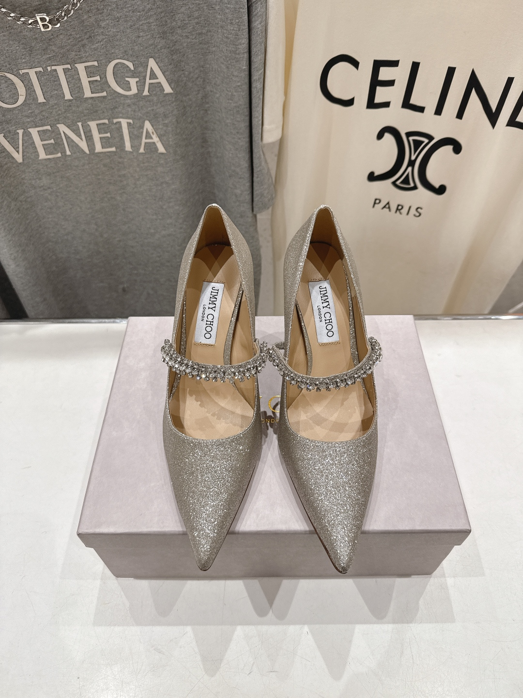 NO:757753,High version JIMMY CHOO*｜JC/Jimmy Zhou 2026ss spring and summer new Mary Jane pointed toe high-heeled shoes, fashion shoes and single shoes. Original last, perfect lines, simple and elegant, thick heels that show temperament on the feet, comfortable and versatile, and can also elongate the legs to make them taller, slimmer and longer. JC is the best at girls, sweet, and adds seductive sexiness. Imported Grete fabric, imported crystal sheepskin lining, Italian genuine leather outsole, heel height 6.5cm /  8.5cm, size 35-39 (40 41 42 customized, non-refundable), high heels, jimmy choo, jimmy choo, mary jane, high heels, sheepskin, Leather soles19860909高版本  JIMMY CHOO*｜JC/吉米周2026ss春夏季新款玛丽珍尖头高跟鞋鞋时装鞋单鞋 原版套楦,完美的线条,简约大气上脚显气质粗跟舒适百搭,还能拉长双腿显高显瘦显腿长,JC最擅长的女生甜美,更是添加了诱惑的性感 面料进口格力特 内里进口水晶羊皮 鞋底意大利真皮大底 跟高6.5cm / 8.5cm 尺码35-39（40 41 42 订做不退换）,高跟鞋单鞋,jimmy choo,jimmy choo,mary jane,high heels,sheepskin,Leather soles,Women's Shoes