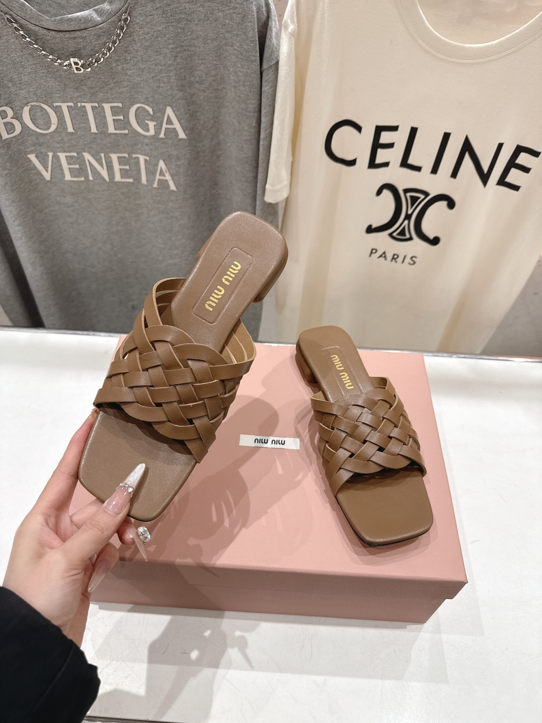 高版本出厂 MiuMiu*缪缪F032 2026ss春夏新款平底凉鞋拖鞋Zp开发 原版拆卸 秒杀市面普通