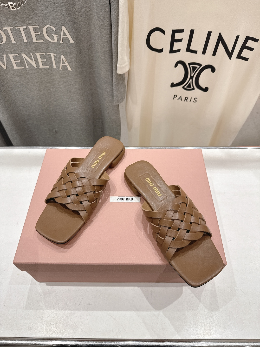 高版本出厂 MiuMiu*缪缪F032 2026ss春夏新款平底凉鞋拖鞋Zp开发 原版拆卸 秒杀市面普通