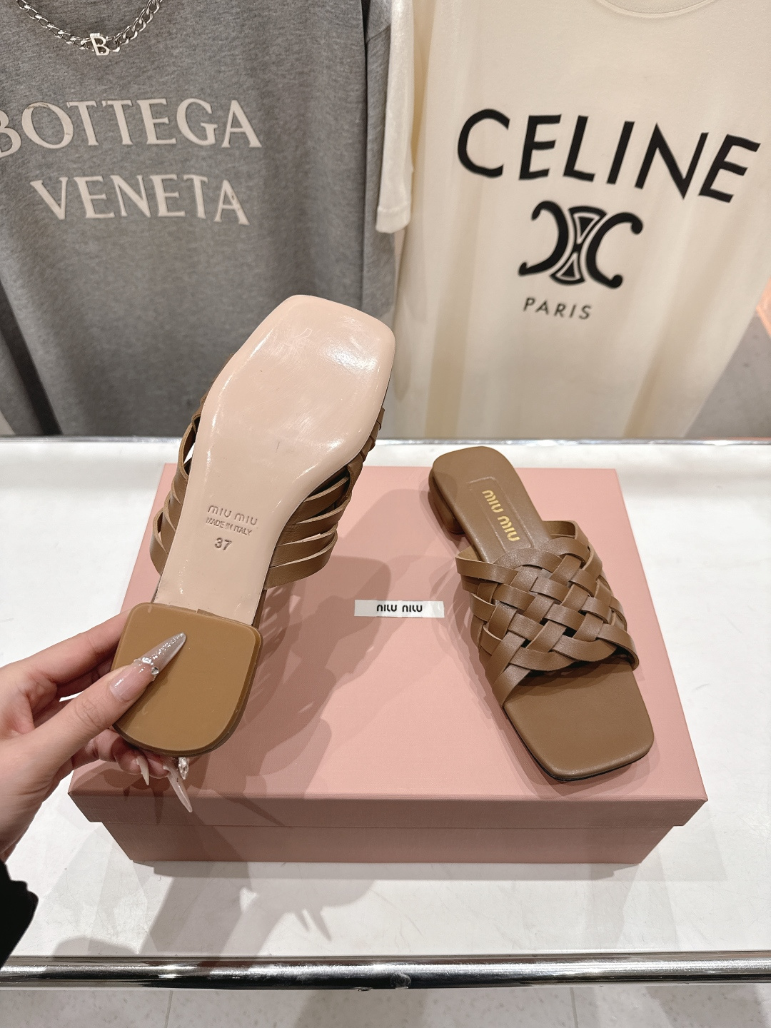 高版本出厂 MiuMiu*缪缪F032 2026ss春夏新款平底凉鞋拖鞋Zp开发 原版拆卸 秒杀市面普通