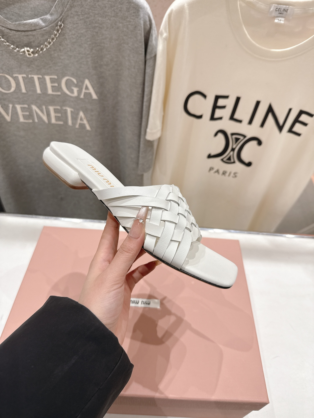 高版本出厂 MiuMiu*缪缪F032 2026ss春夏新款平底凉鞋拖鞋Zp开发 原版拆卸 秒杀市面普通