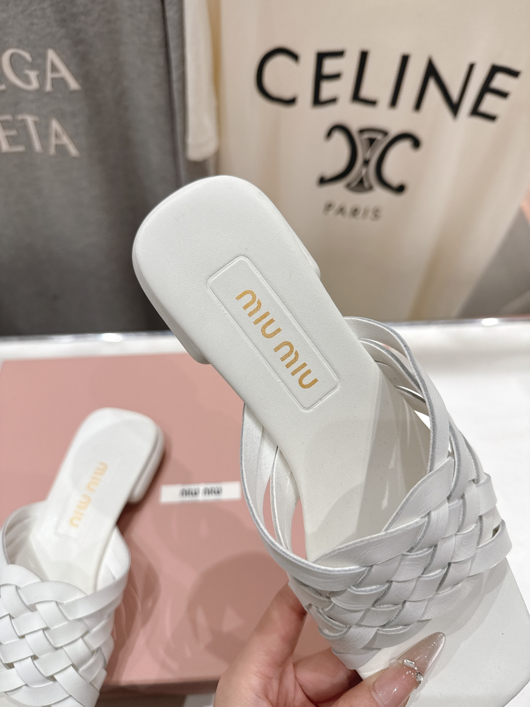 高版本出厂 MiuMiu*缪缪F032 2026ss春夏新款平底凉鞋拖鞋Zp开发 原版拆卸 秒杀市面普通