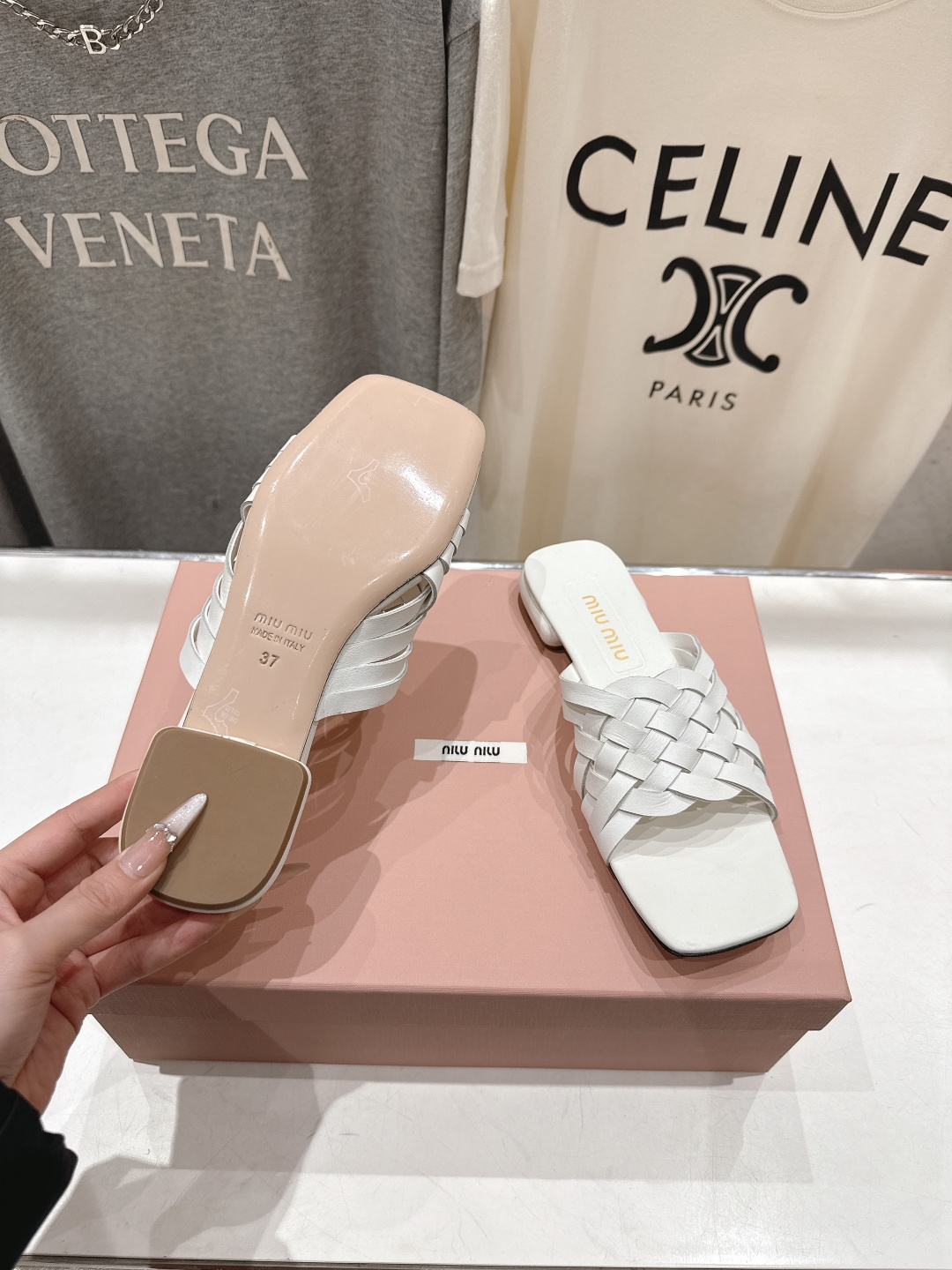 高版本出厂 MiuMiu*缪缪F032 2026ss春夏新款平底凉鞋拖鞋Zp开发 原版拆卸 秒杀市面普通