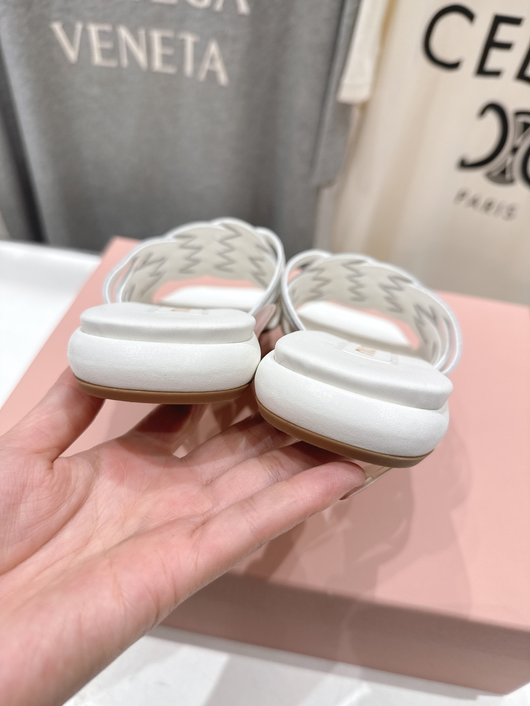 高版本出厂 MiuMiu*缪缪F032 2026ss春夏新款平底凉鞋拖鞋Zp开发 原版拆卸 秒杀市面普通