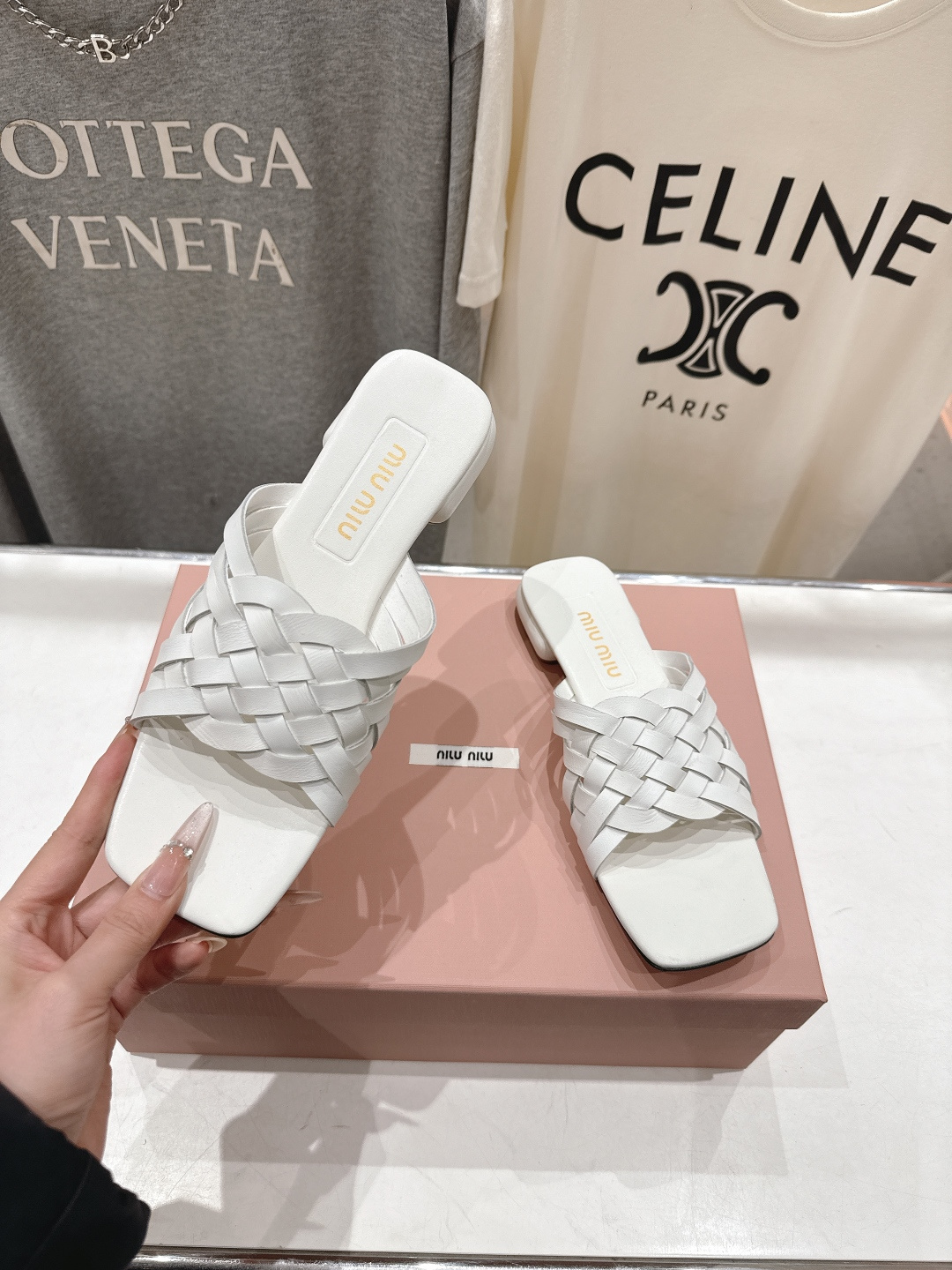 高版本出厂 MiuMiu*缪缪F032 2026ss春夏新款平底凉鞋拖鞋Zp开发 原版拆卸 秒杀市面普通