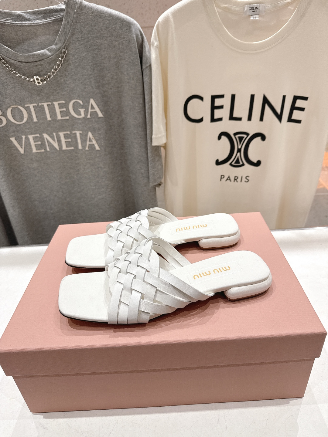 高版本出厂 MiuMiu*缪缪F032 2026ss春夏新款平底凉鞋拖鞋Zp开发 原版拆卸 秒杀市面普通