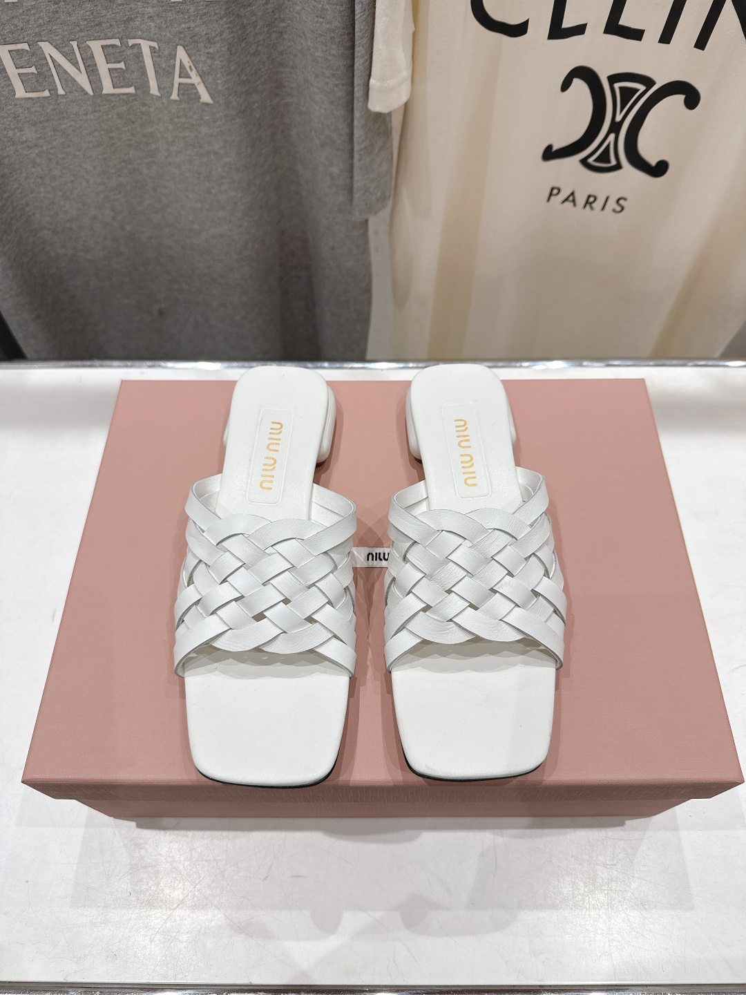 高版本出厂 MiuMiu*缪缪F032 2026ss春夏新款平底凉鞋拖鞋Zp开发 原版拆卸 秒杀市面普通