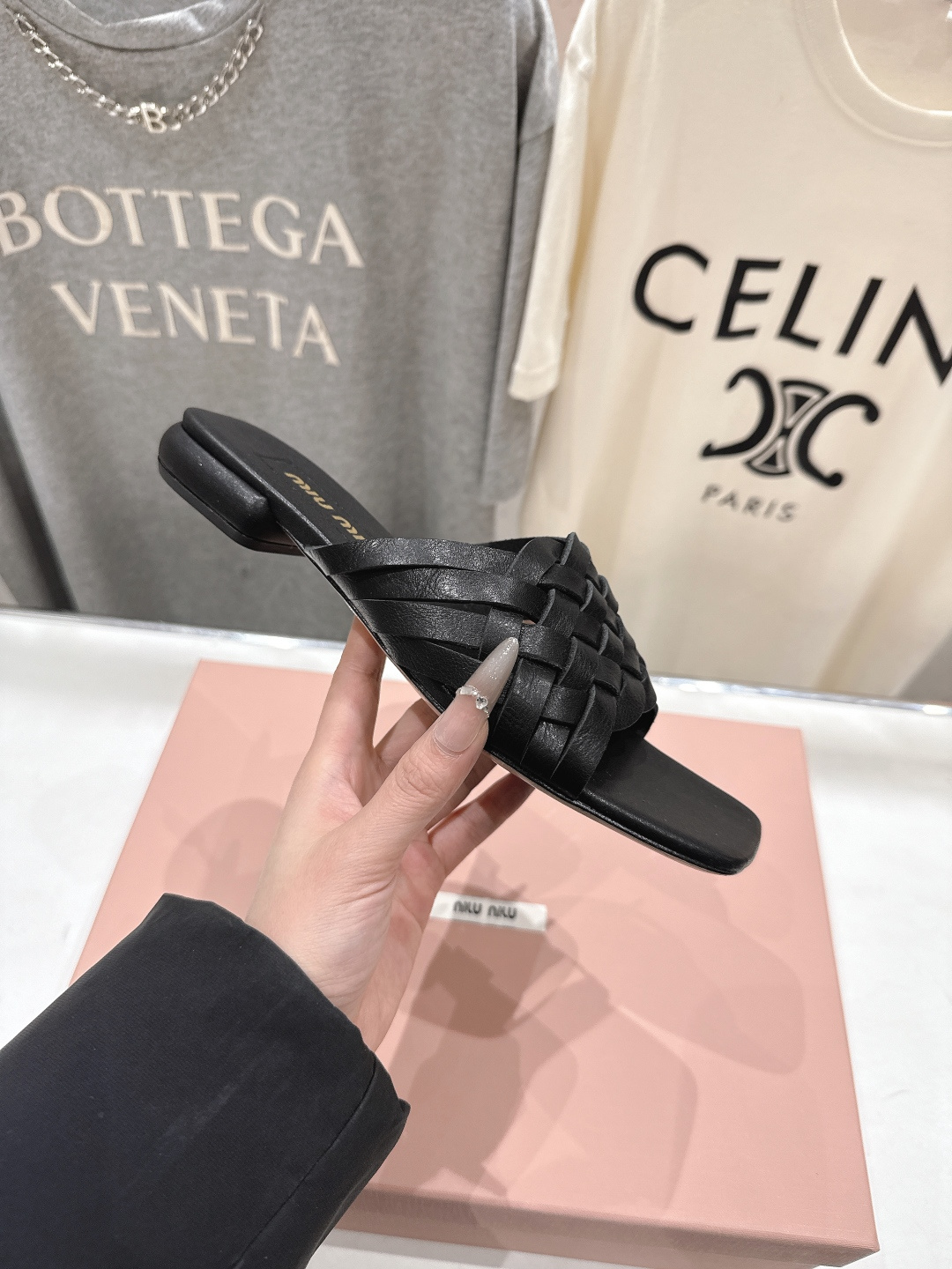 高版本出厂 MiuMiu*缪缪F032 2026ss春夏新款平底凉鞋拖鞋Zp开发 原版拆卸 秒杀市面普通