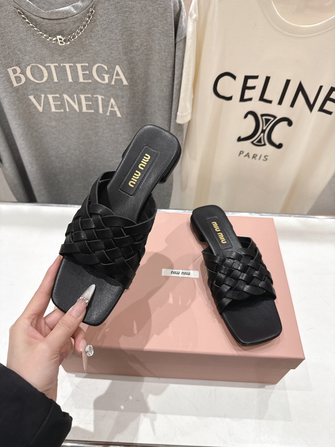 高版本出厂 MiuMiu*缪缪F032 2026ss春夏新款平底凉鞋拖鞋Zp开发 原版拆卸 秒杀市面普通