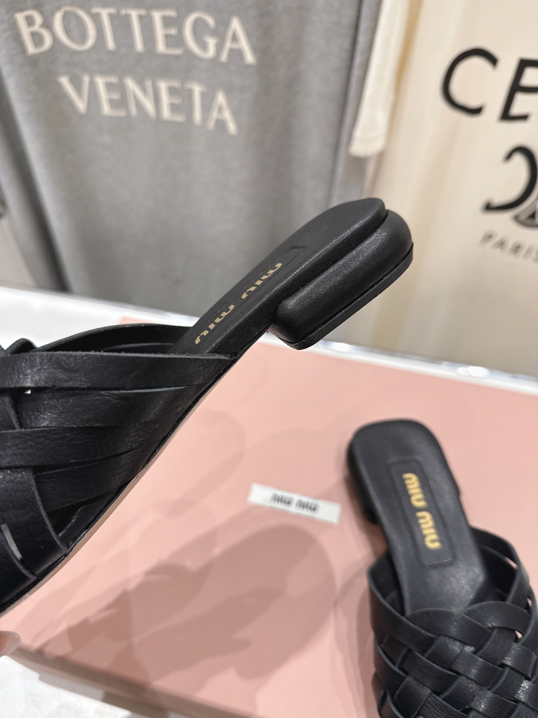 高版本出厂 MiuMiu*缪缪F032 2026ss春夏新款平底凉鞋拖鞋Zp开发 原版拆卸 秒杀市面普通