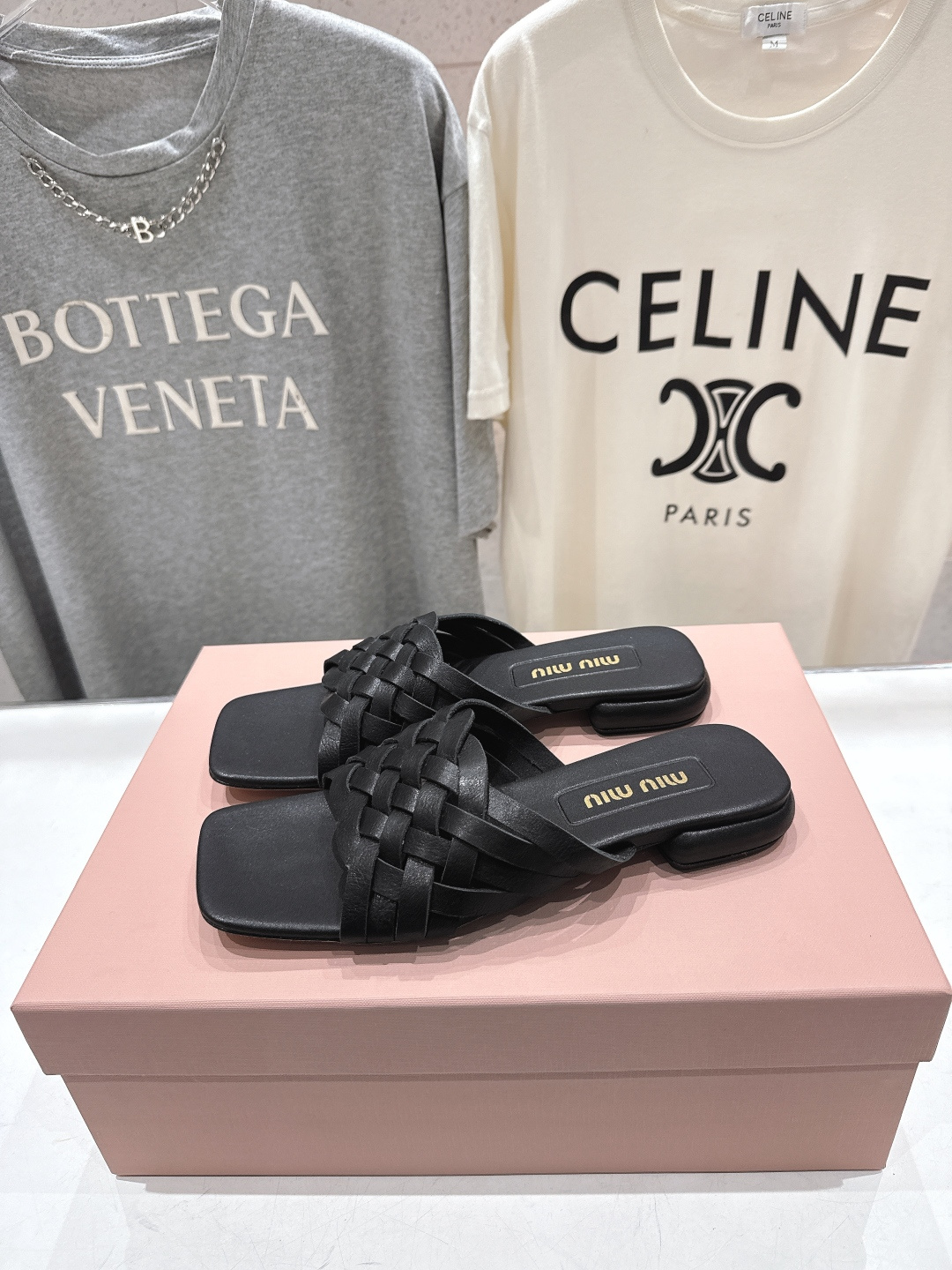 高版本出厂 MiuMiu*缪缪F032 2026ss春夏新款平底凉鞋拖鞋Zp开发 原版拆卸 秒杀市面普通