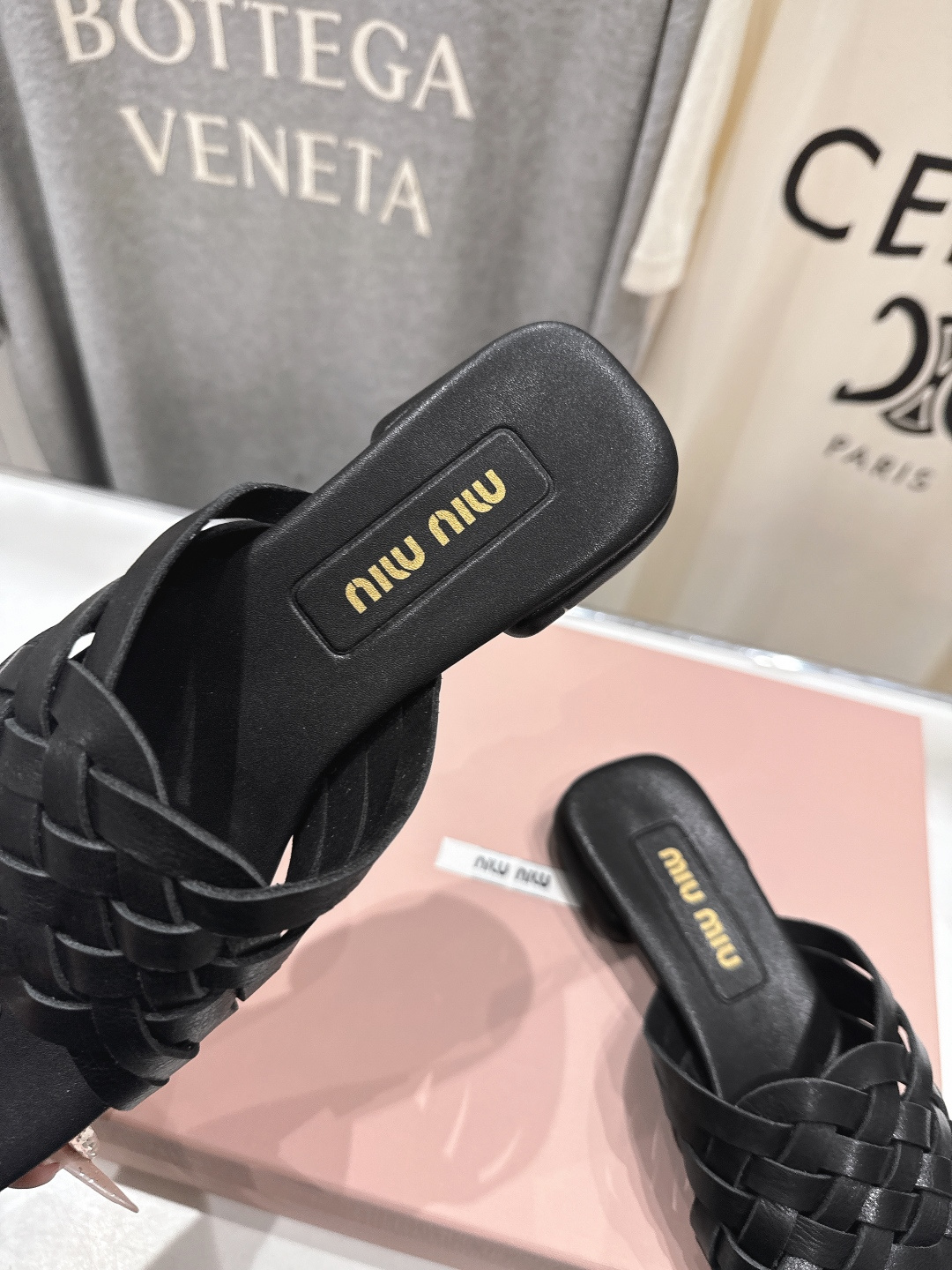 高版本出厂 MiuMiu*缪缪F032 2026ss春夏新款平底凉鞋拖鞋Zp开发 原版拆卸 秒杀市面普通