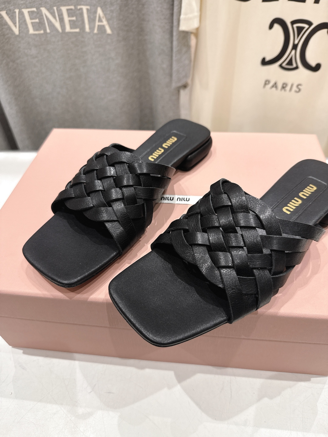 高版本出厂 MiuMiu*缪缪F032 2026ss春夏新款平底凉鞋拖鞋Zp开发 原版拆卸 秒杀市面普通