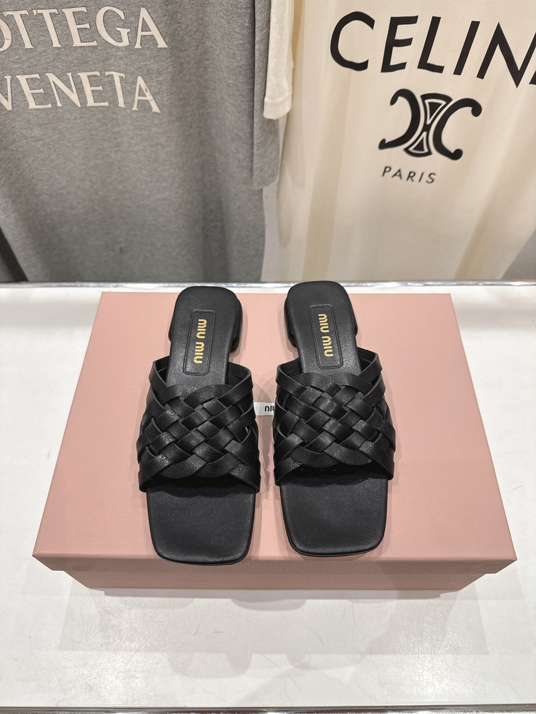 高版本出厂 MiuMiu*缪缪F032 2026ss春夏新款平底凉鞋拖鞋Zp开发 原版拆卸 秒杀市面普通