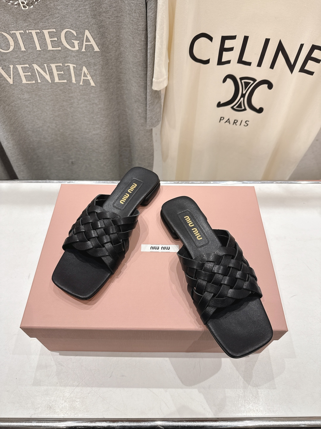 高版本出厂 MiuMiu*缪缪F032 2026ss春夏新款平底凉鞋拖鞋Zp开发 原版拆卸 秒杀市面普通