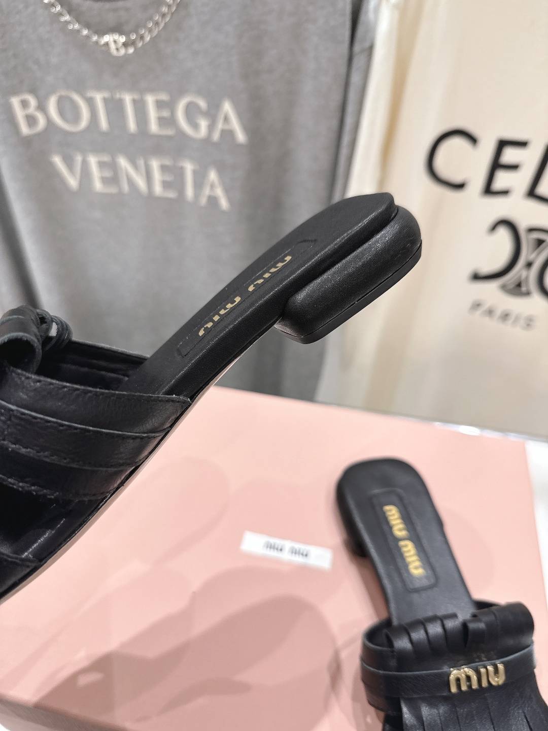 高版本出厂 MiuMiu*缪缪F032 2026ss春夏新款平底流苏凉鞋拖鞋Zp开发 原版拆卸 秒杀市面