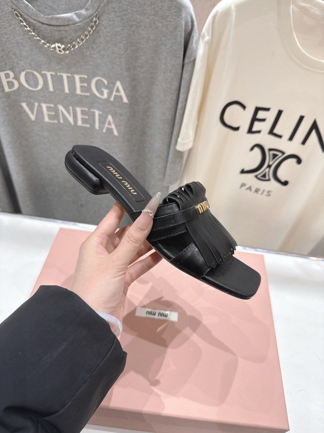 高版本出厂 MiuMiu*缪缪F032 2026ss春夏新款平底流苏凉鞋拖鞋Zp开发 原版拆卸 秒杀市面