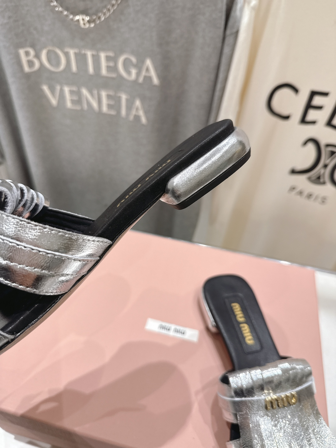 高版本出厂 MiuMiu*缪缪F032 2026ss春夏新款平底流苏凉鞋拖鞋Zp开发 原版拆卸 秒杀市面