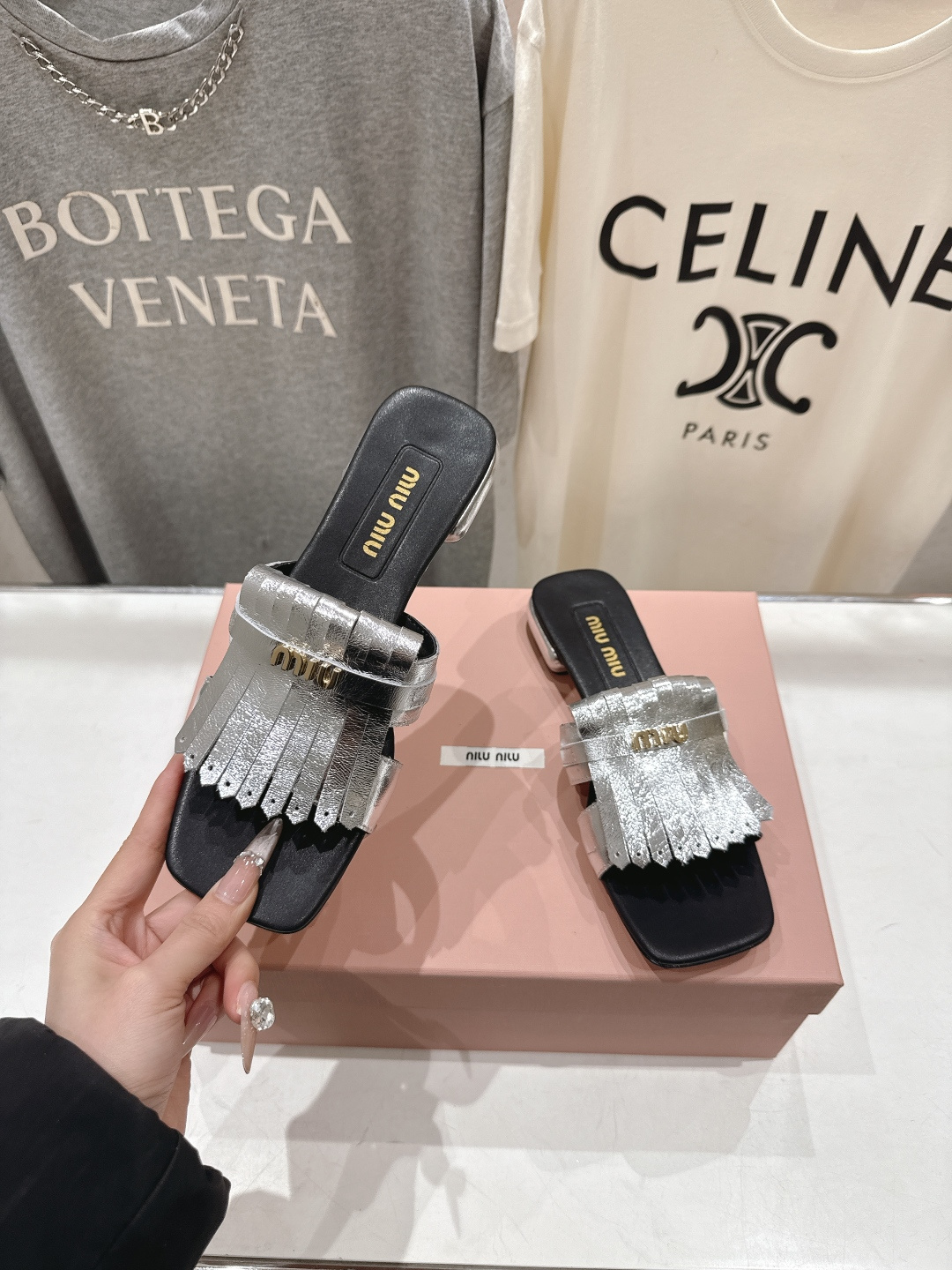 高版本出厂 MiuMiu*缪缪F032 2026ss春夏新款平底流苏凉鞋拖鞋Zp开发 原版拆卸 秒杀市面