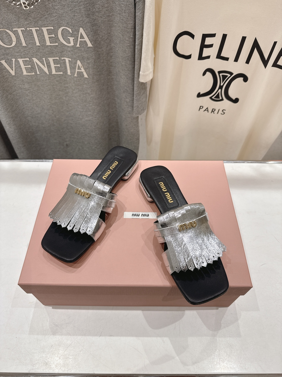 高版本出厂 MiuMiu*缪缪F032 2026ss春夏新款平底流苏凉鞋拖鞋Zp开发 原版拆卸 秒杀市面