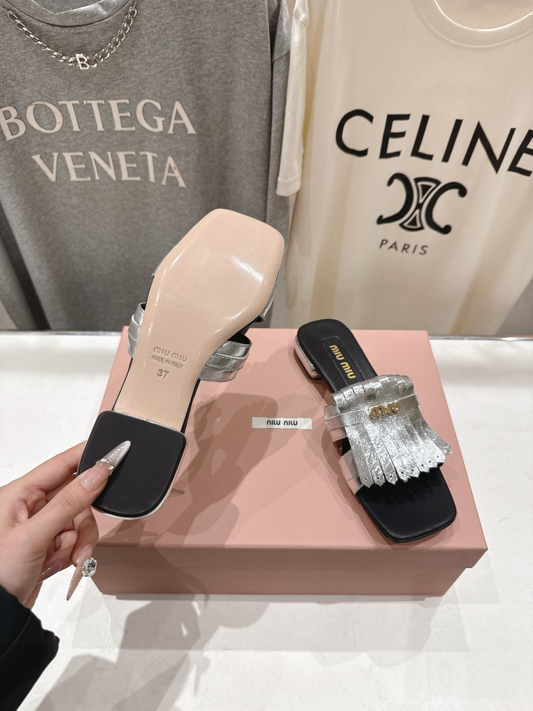 高版本出厂 MiuMiu*缪缪F032 2026ss春夏新款平底流苏凉鞋拖鞋Zp开发 原版拆卸 秒杀市面