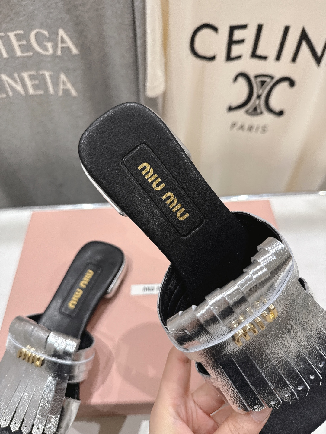 高版本出厂 MiuMiu*缪缪F032 2026ss春夏新款平底流苏凉鞋拖鞋Zp开发 原版拆卸 秒杀市面