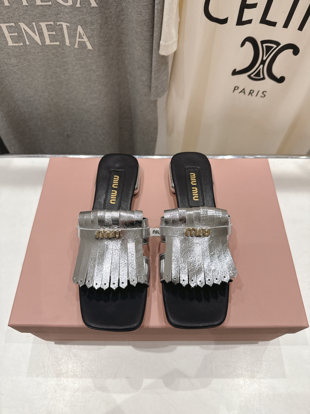 高版本出厂 MiuMiu*缪缪F032 2026ss春夏新款平底流苏凉鞋拖鞋Zp开发 原版拆卸 秒杀市面