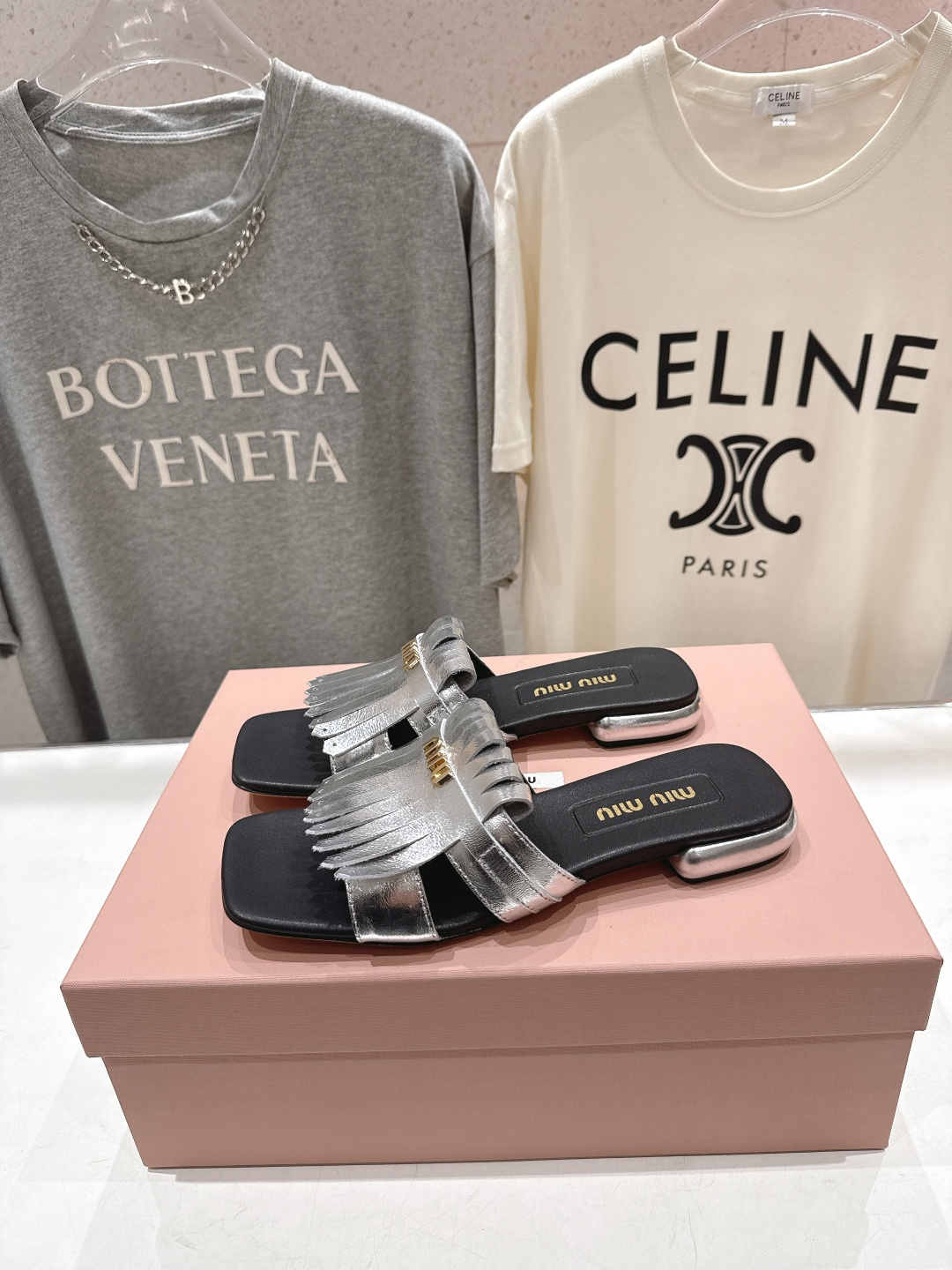 高版本出厂 MiuMiu*缪缪F032 2026ss春夏新款平底流苏凉鞋拖鞋Zp开发 原版拆卸 秒杀市面