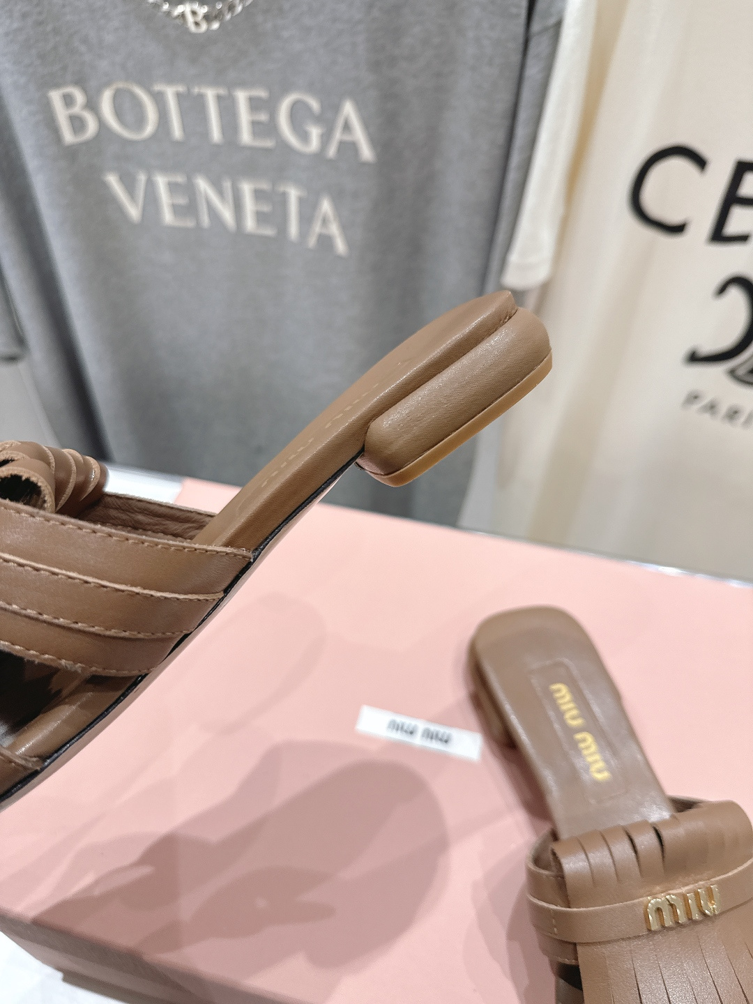 高版本出厂 MiuMiu*缪缪F032 2026ss春夏新款平底流苏凉鞋拖鞋Zp开发 原版拆卸 秒杀市面
