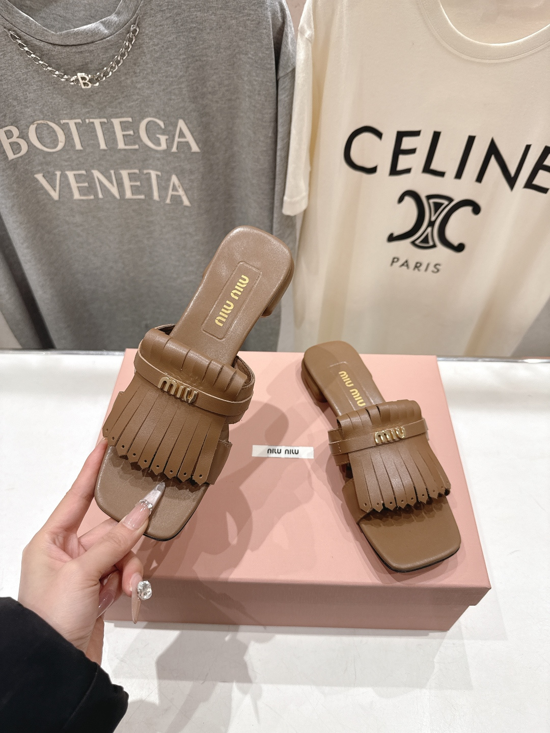 高版本出厂 MiuMiu*缪缪F032 2026ss春夏新款平底流苏凉鞋拖鞋Zp开发 原版拆卸 秒杀市面